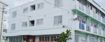 【3月30日より案内可能】真栄里公園近くのアパートが空きます。2DKのオール洋間で風通しの良い3階のお部屋ですよ～♪