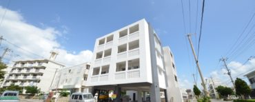 【商談中】【2月より案内可能】人気の真栄里地区に築浅１ＬＤＫのお部屋出ます！全部屋角部屋タイプで駐車場付き！単身の方にも、カップルにもオススメのお部屋！