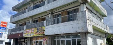登野城（仲道給油所近く）国道沿い、1階東側角テナント、駐車場1台付♪