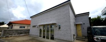 令和4年築！中心地から徒歩圏内、字石垣の住宅地に築浅戸建物件がでました。収納多数！事務所やアトリエとして利用可能なお部屋付き！5800万円。